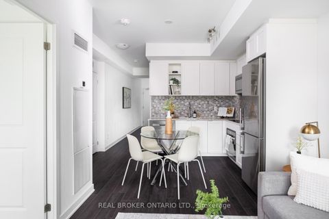 Photo 4 at 528 - 543 Richmond Street W, Waterfront Communities C1, Toronto