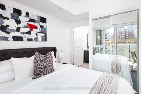 Photo 13 at 528 - 543 Richmond Street W, Waterfront Communities C1, Toronto