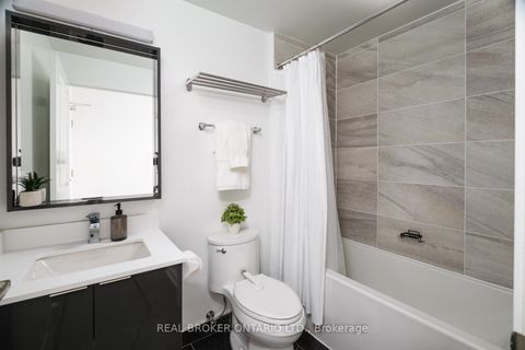 Photo 20 at 528 - 543 Richmond Street W, Waterfront Communities C1, Toronto