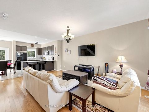 Photo 5 at 95 John Bell Crescent, Birchmount, Toronto