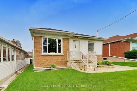 Photo 2 at 24 Tulip Drive, Maryvale, Toronto