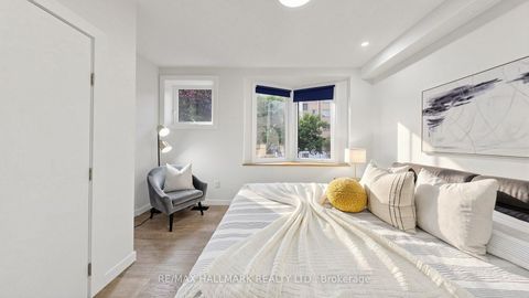 Photo 18 at 31 1/2 Granby Street, Yonge Corridor, Toronto