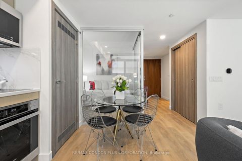 Photo 3 at 810 - 38 Widmer Street, Waterfront Communities C1, Toronto