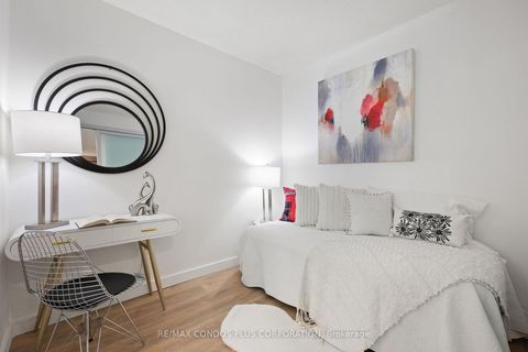 Photo 4 at 810 - 38 Widmer Street, Waterfront Communities C1, Toronto
