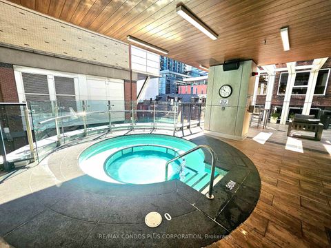 Photo 6 at 810 - 38 Widmer Street, Waterfront Communities C1, Toronto