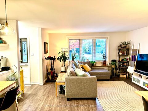 Photo 1 at 11 Daphne Crescent, Cundles East, Barrie