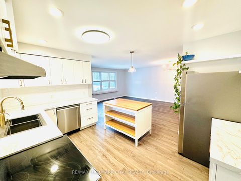 Photo 4 at 11 Daphne Crescent, Cundles East, Barrie