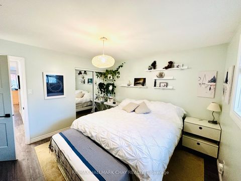 Photo 8 at 11 Daphne Crescent, Cundles East, Barrie