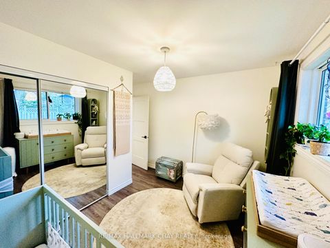 Photo 9 at 11 Daphne Crescent, Cundles East, Barrie