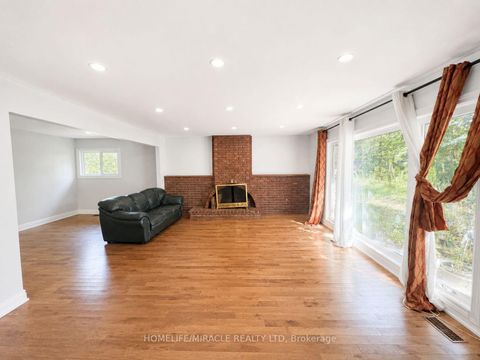 Photo 1 at 14178 Yonge Street, Aurora Estates, Aurora