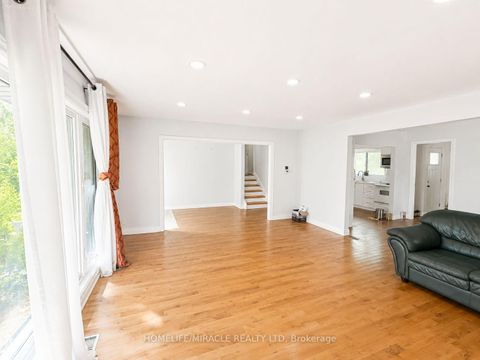Photo 2 at 14178 Yonge Street, Aurora Estates, Aurora