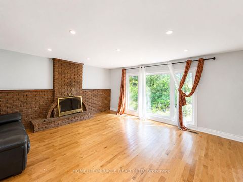 Photo 3 at 14178 Yonge Street, Aurora Estates, Aurora