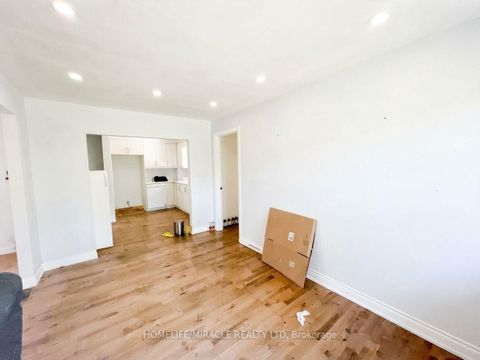 Photo 4 at 14178 Yonge Street, Aurora Estates, Aurora