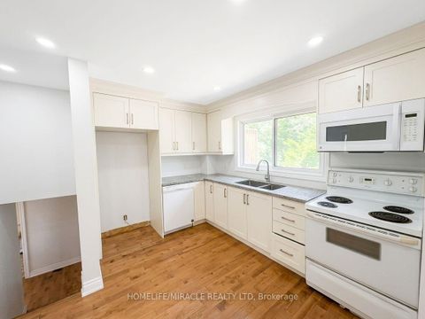 Photo 5 at 14178 Yonge Street, Aurora Estates, Aurora
