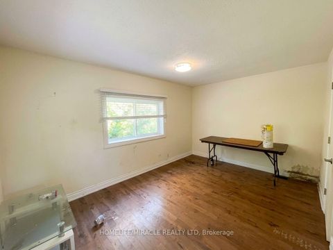 Photo 7 at 14178 Yonge Street, Aurora Estates, Aurora