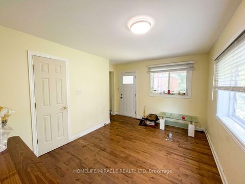 Photo 8 at 14178 Yonge Street, Aurora Estates, Aurora