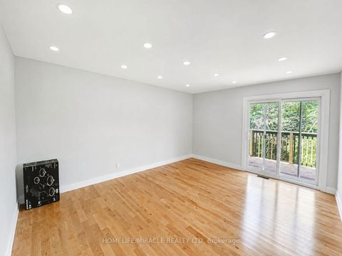Photo 10 at 14178 Yonge Street, Aurora Estates, Aurora