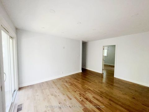 Photo 11 at 14178 Yonge Street, Aurora Estates, Aurora