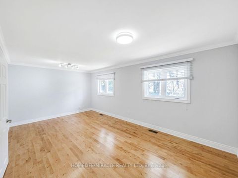 Photo 12 at 14178 Yonge Street, Aurora Estates, Aurora