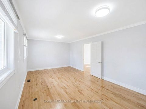Photo 13 at 14178 Yonge Street, Aurora Estates, Aurora