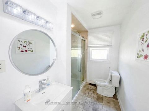 Photo 14 at 14178 Yonge Street, Aurora Estates, Aurora
