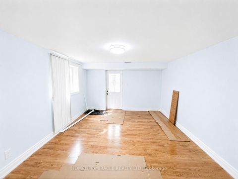 Photo 17 at 14178 Yonge Street, Aurora Estates, Aurora