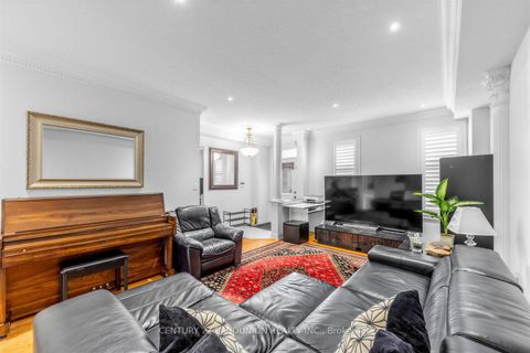 Photo 4 at 28 Herzberg Gardens, York University Heights, Toronto