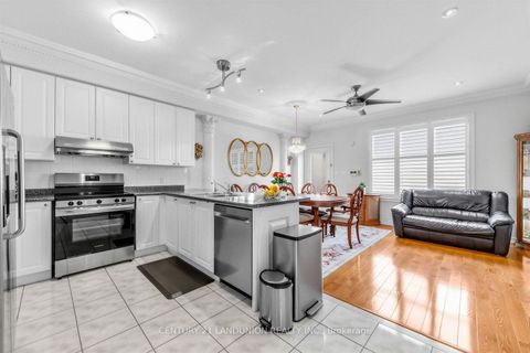 Photo 6 at 28 Herzberg Gardens, York University Heights, Toronto