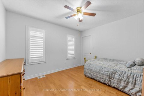 Photo 18 at 28 Herzberg Gardens, York University Heights, Toronto