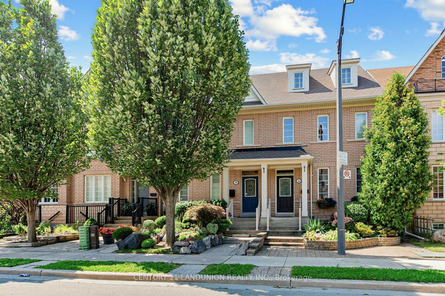 28 Herzberg Gardens, York University Heights, Toronto photo 4