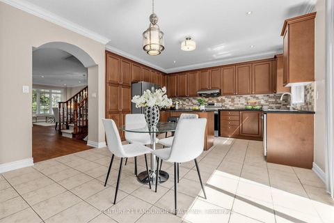 Photo 7 at 21 Hendel Drive, Patterson, Vaughan