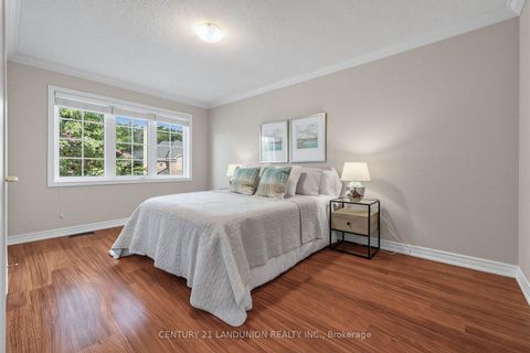 Photo 11 at 21 Hendel Drive, Patterson, Vaughan