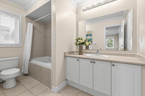 Photo 12 at 21 Hendel Drive, Patterson, Vaughan