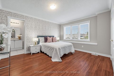 Photo 13 at 21 Hendel Drive, Patterson, Vaughan