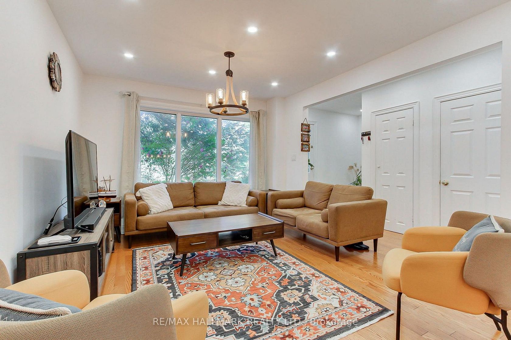 339 Neal Drive, Crosby, Richmond Hill photo 7