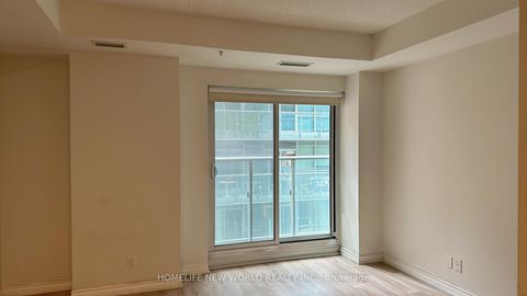 Photo 5 at 402 - 30 Nelson Street, Waterfront Communities C1, Toronto