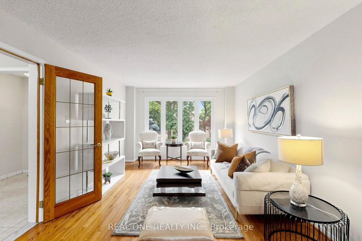 Photo 3 at 1960 Pimlico Court, Central Erin Mills, Mississauga