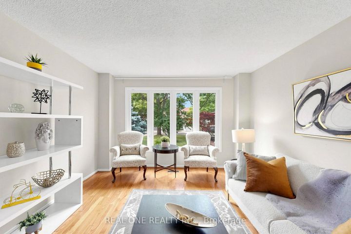 Photo 4 at 1960 Pimlico Court, Central Erin Mills, Mississauga
