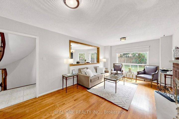 Photo 10 at 1960 Pimlico Court, Central Erin Mills, Mississauga