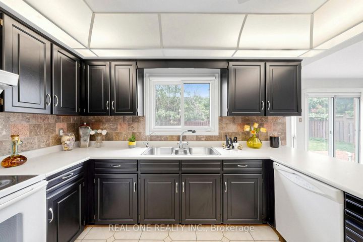 Photo 14 at 1960 Pimlico Court, Central Erin Mills, Mississauga