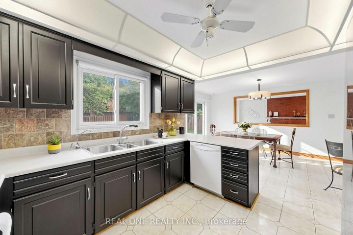 Photo 15 at 1960 Pimlico Court, Central Erin Mills, Mississauga