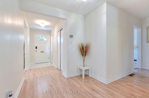 Photo 2 at 52 Fairglen Avenue, L'Amoreaux, Toronto