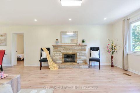 Photo 5 at 52 Fairglen Avenue, L'Amoreaux, Toronto