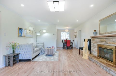 Photo 6 at 52 Fairglen Avenue, L'Amoreaux, Toronto