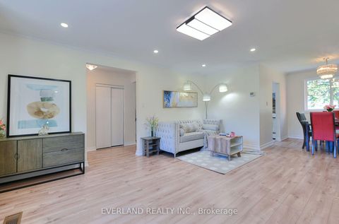 Photo 7 at 52 Fairglen Avenue, L'Amoreaux, Toronto
