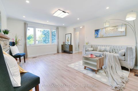 Photo 8 at 52 Fairglen Avenue, L'Amoreaux, Toronto