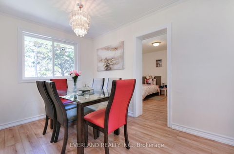 Photo 9 at 52 Fairglen Avenue, L'Amoreaux, Toronto