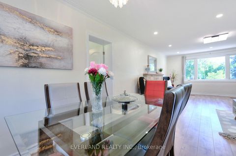 Photo 10 at 52 Fairglen Avenue, L'Amoreaux, Toronto