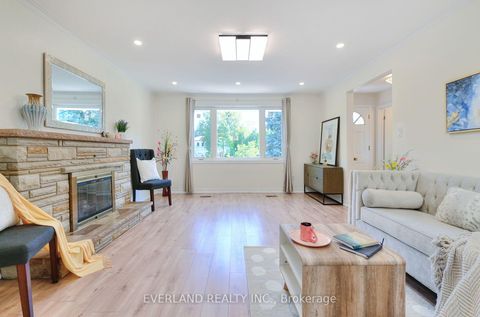 Photo 11 at 52 Fairglen Avenue, L'Amoreaux, Toronto