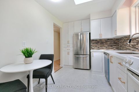Photo 13 at 52 Fairglen Avenue, L'Amoreaux, Toronto